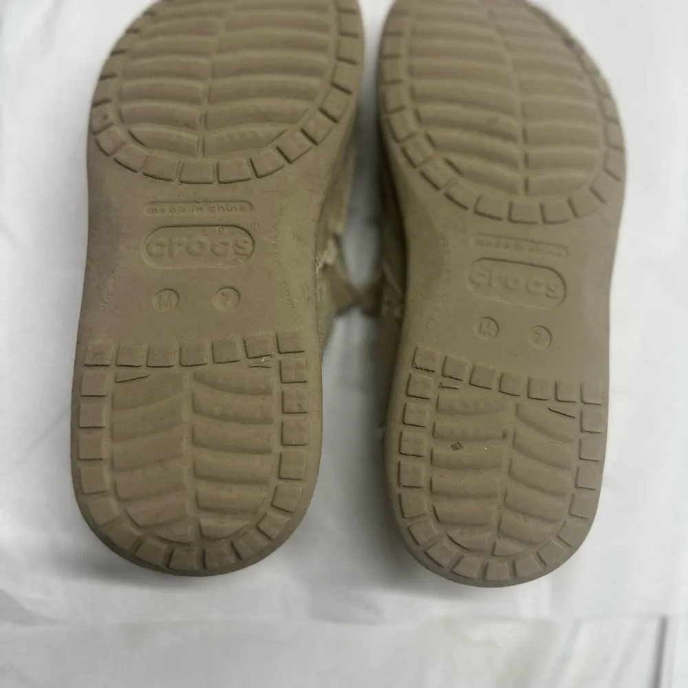 Crocs Men's Sz:7 Santa Cruz Casual Slip-On Shoes Khaki Tan frayed Canvas Loafer.